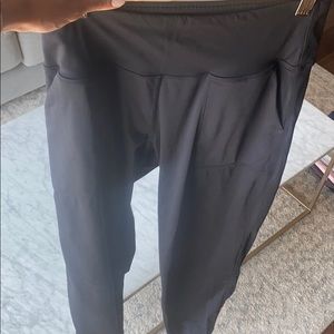 Black joggers with pockets, elastic ankles